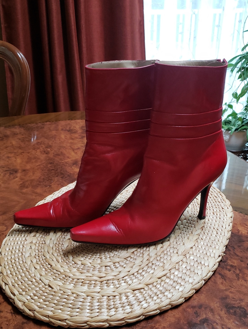 Stuart Weitzman Leather Red Pointed Toe Women's Ankle Boots Sz.8